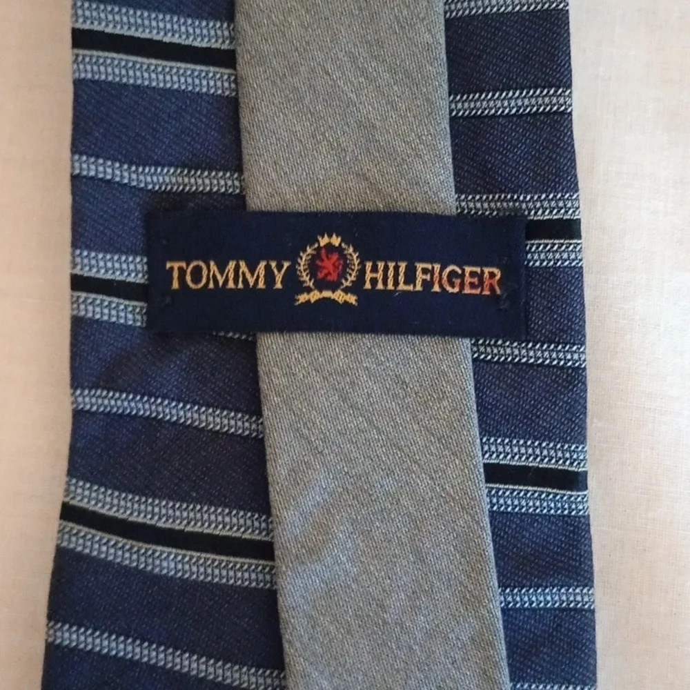 FOUR GREAT TIES: TOMMY HILFIGER,  TEAM NFL, PRESTIGE, PRESWICK & MOORE - Picture 2 of 5